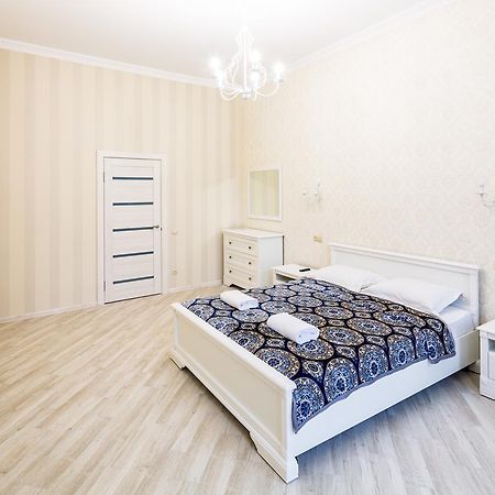 Leogrand Vip Apartments On Udatnogo 4 Lvov Exteriér fotografie