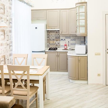 Leogrand Vip Apartments On Udatnogo 4 Lvov Exteriér fotografie