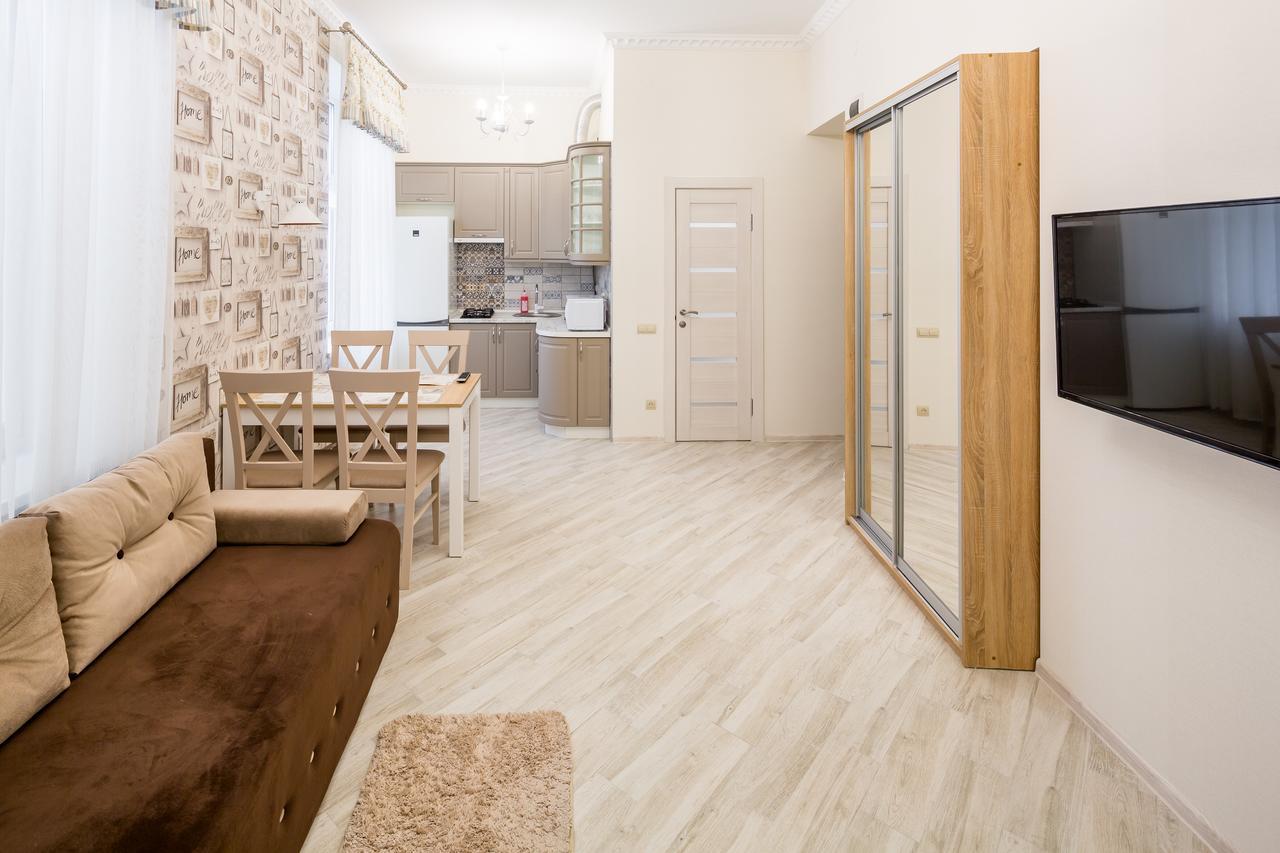 Leogrand Vip Apartments On Udatnogo 4 Lvov Exteriér fotografie